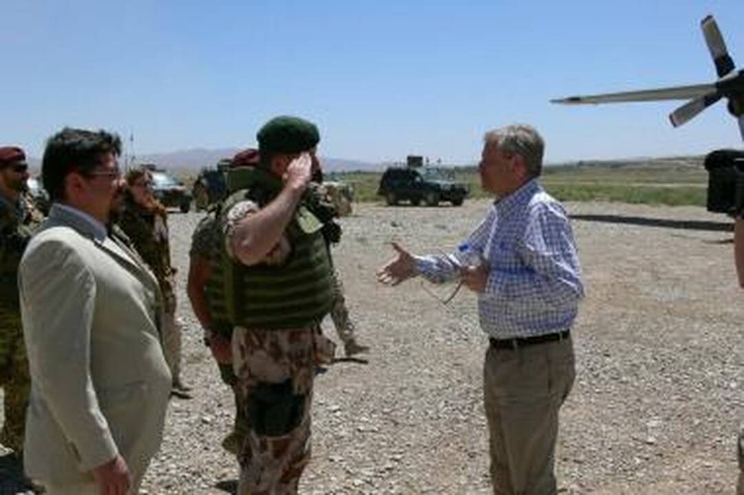 Lietuvos karius Afganistane aplankė NATO generalinis sekretorius 