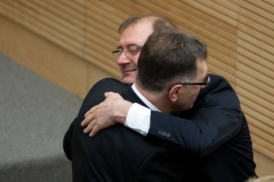 V. Uspaskichas beviltiškai atsilieka nuo A. Butkevičiaus
