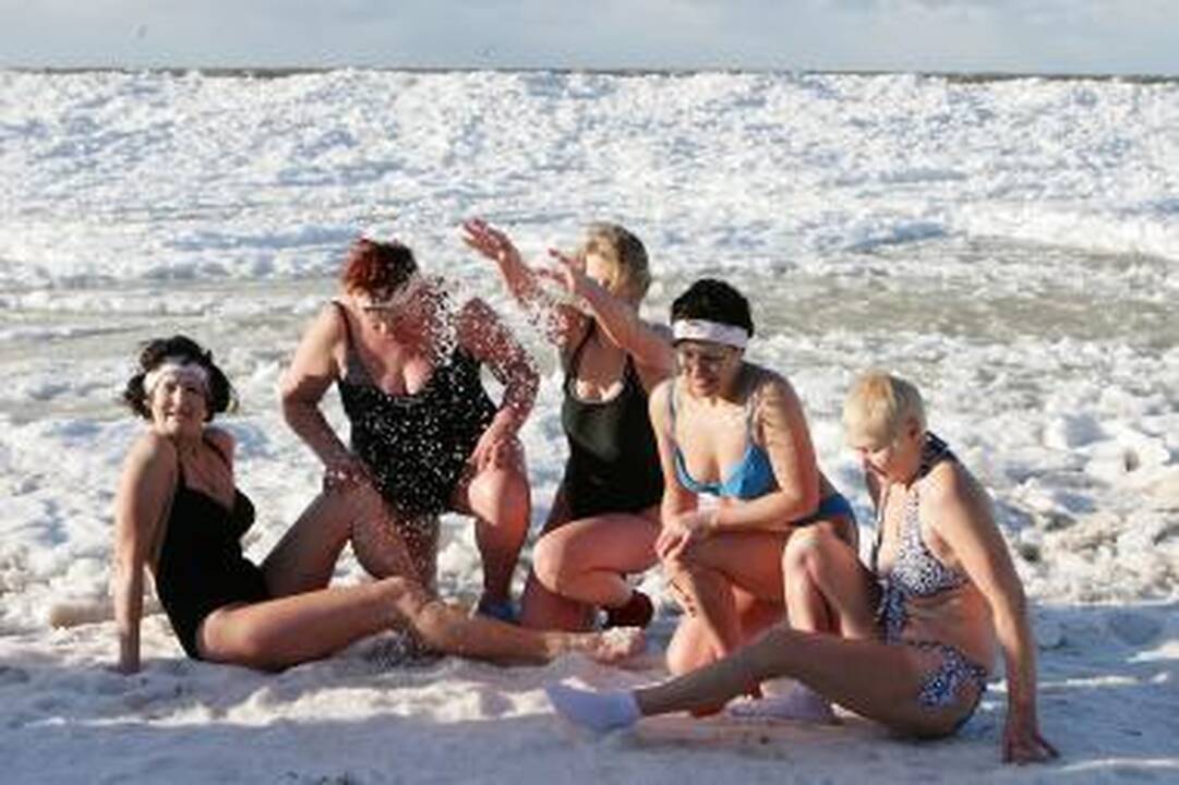Palanga viliojo stintomis ir sveikuolių maudynėmis