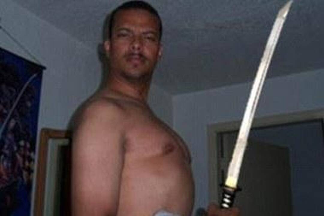 Kalifornijoje nušokęs nuo uolos užsimušė nužudymu įtariamas pornofilmų aktorius