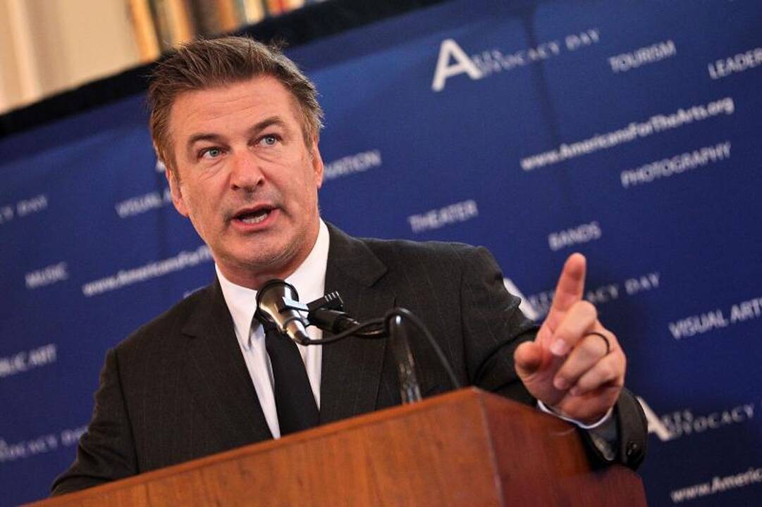 Alecas Baldwin planuoja rugsėjį tuoktis pilyje Europoje