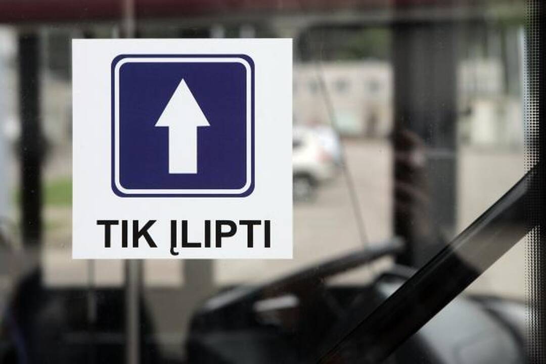 Iš Vilniaus autobusų sparčiai nyksta „zuikiai“