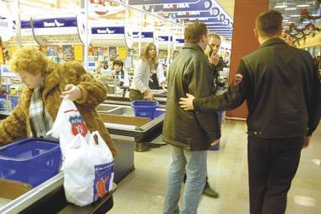 Sumuštas parduotuvės apsaugininkas