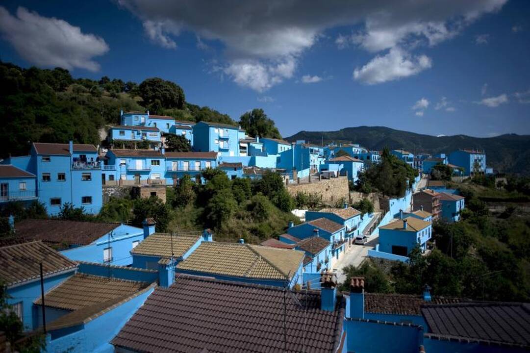 Turistai plūsta į mėlynąjį „smurfų kaimelį“