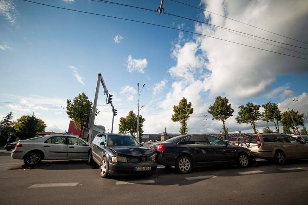 Eismo saugumo situacija jau metus negerėja tik dėl sąmoningumo stokos?