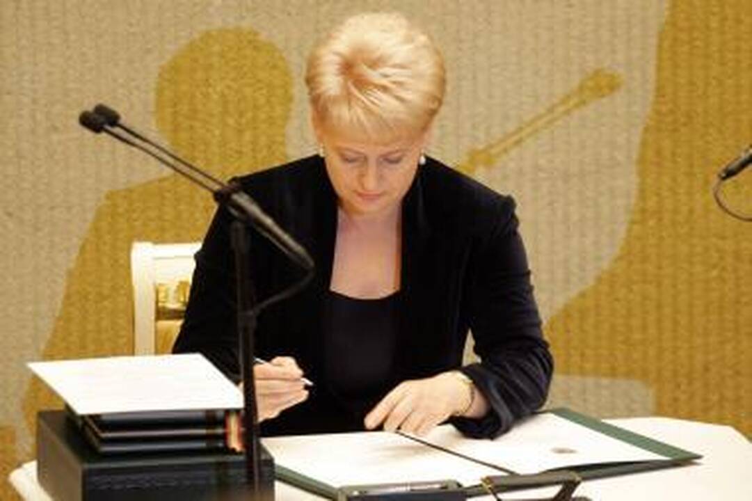 Pirmasis Prezidentės veto – motinystės pašalpų mažinimui