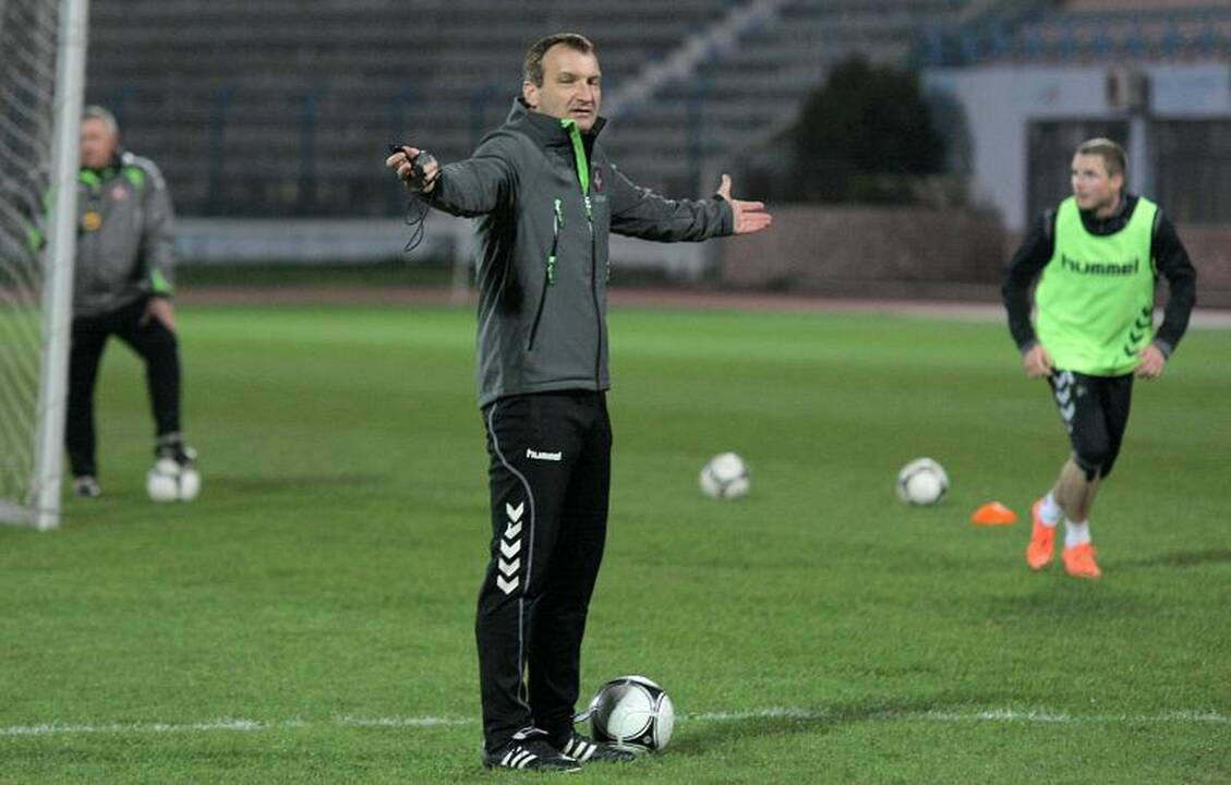 Lietuvos futbolininkai purvo voniose beviltiškai prapylė albanams