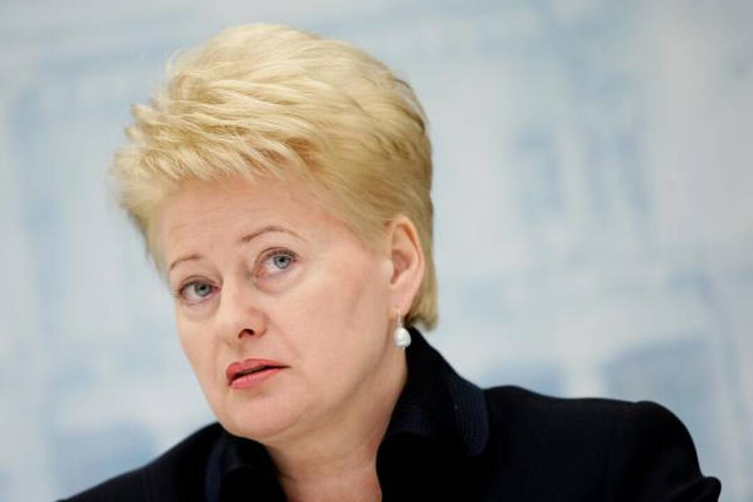 Prezidentė suteikė malonę 12 asmenų