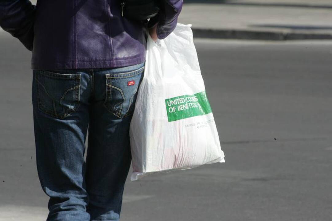 Ar sugebėtume ištarti „sudie“ plastikiniams maišeliams?