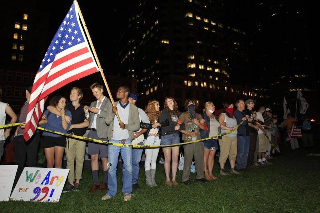 Bostono policija suėmė daugybę protestų prieš Volstritą dalyvių