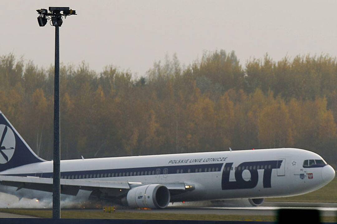 Avariniu būdu lėktuvą nutupdęs pilotas neatsisakys savo darbo