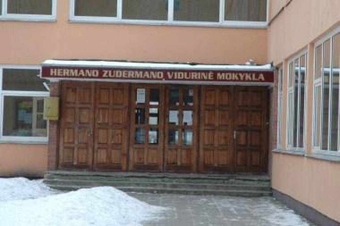Teismas apgynė gimnaziją dėl internete paskelbtos klasės nuotraukos
