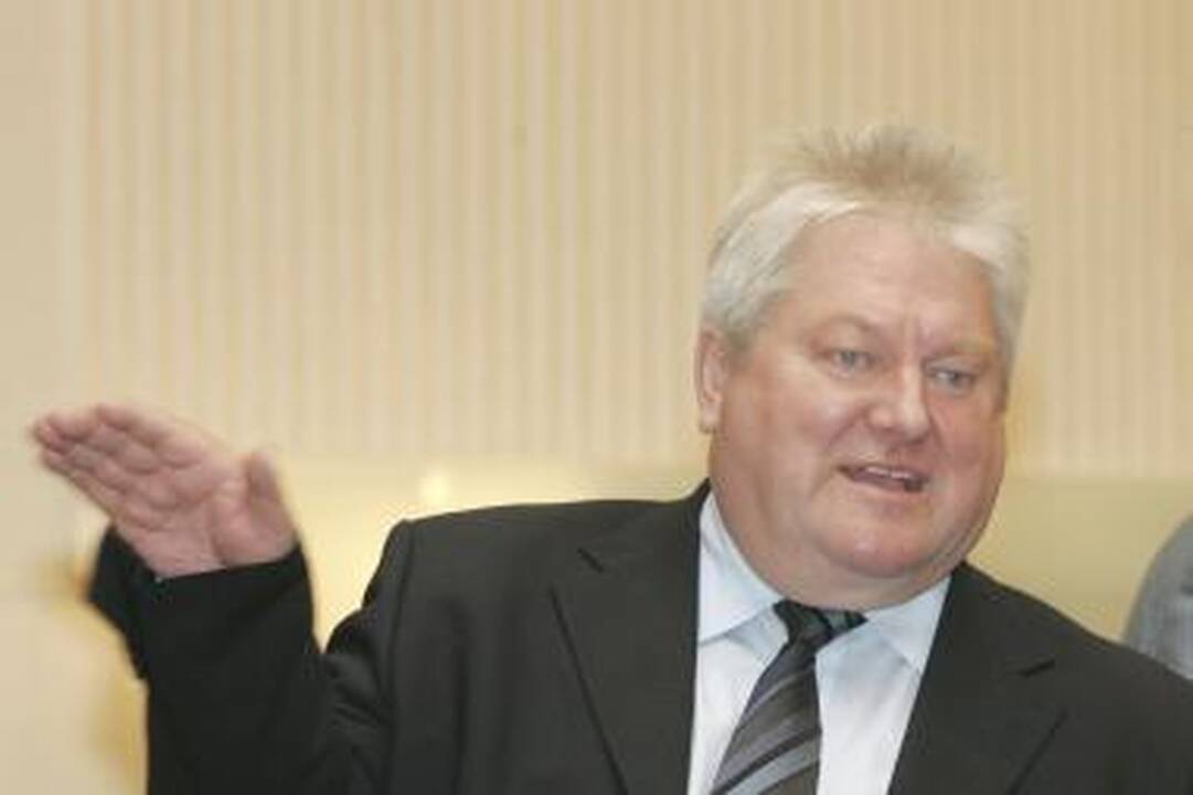Vicemerų lažybos: S.Vaičikauskas pralaimėjo butelį viskio