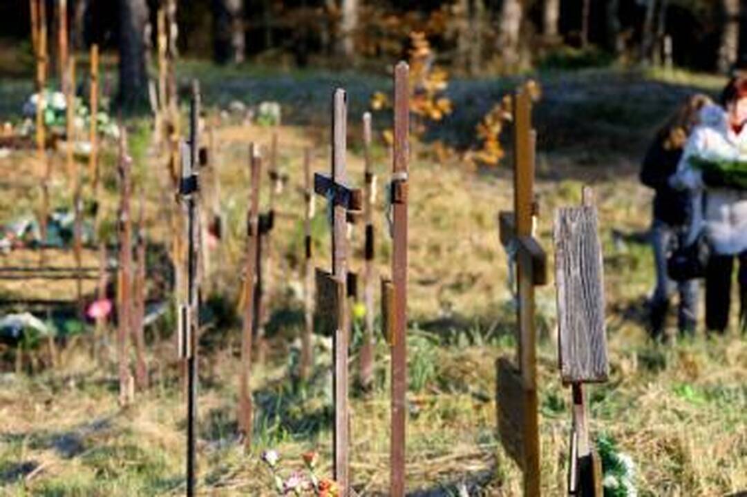 Karmėlavos nežiniukų kalnelyje laidojami ir gimines turėję asmenys