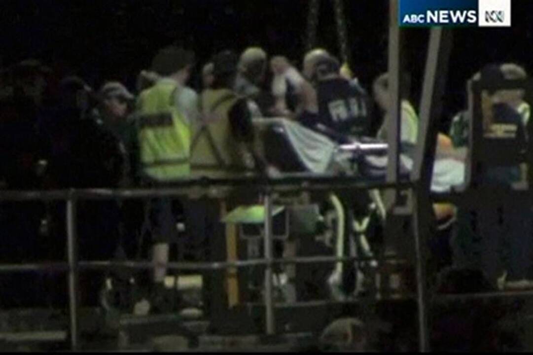 Australijoje nutraukta apvirtusio laivo keleivų paieška