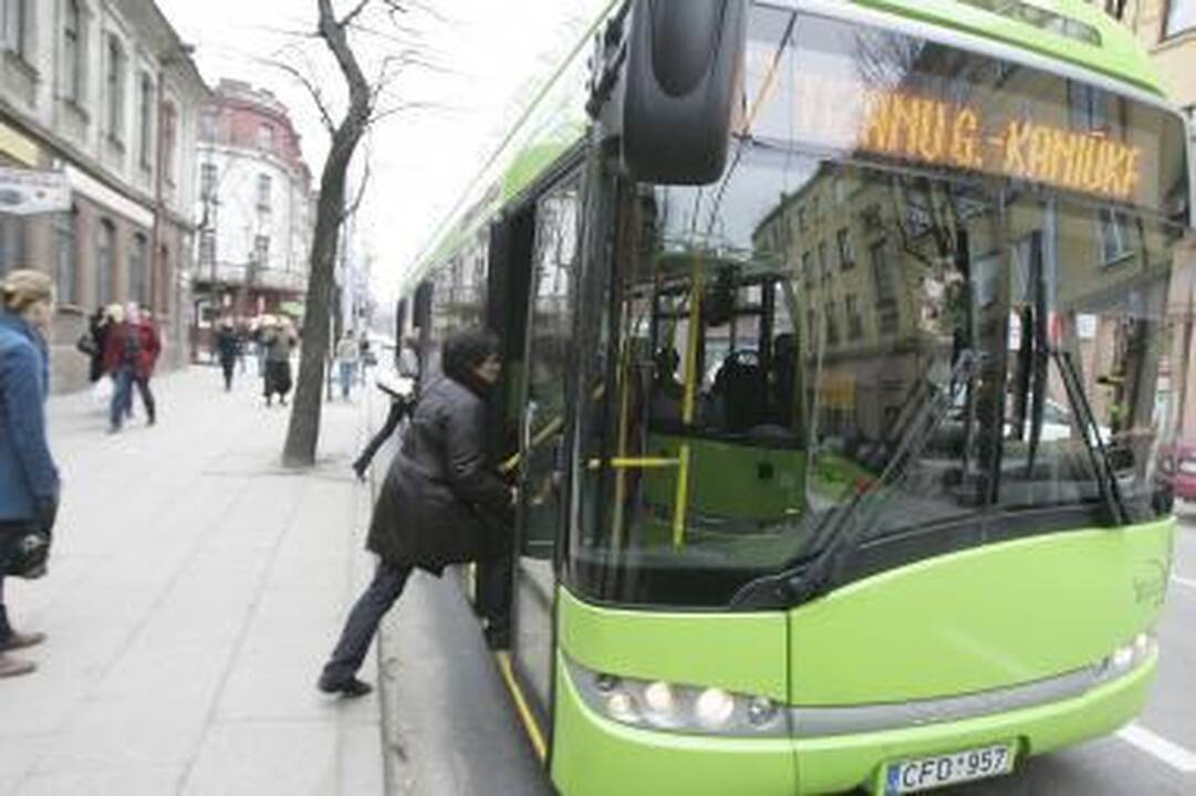 Autobusų ir troleibusų bilietus siūloma branginti iki 1,80 lito