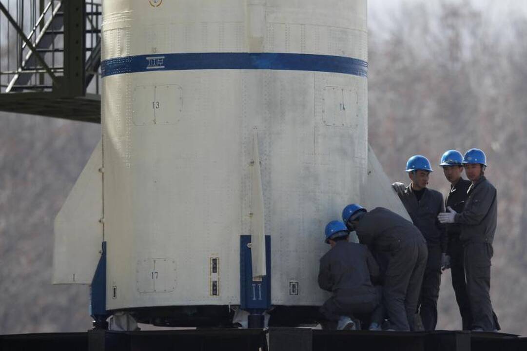 Pietų Korėja pradeda ieškoti Šiaurės Korėjos raketos nuolaužų