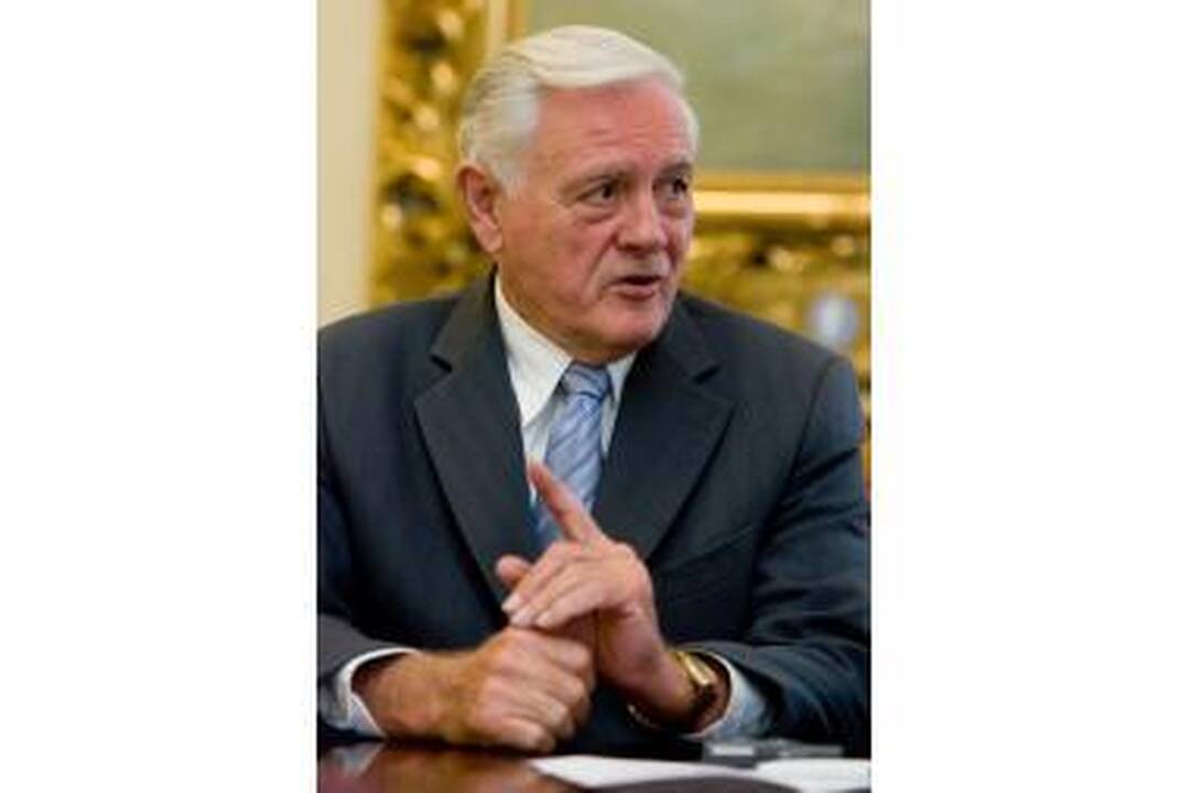 V.Adamkus: mokytojo profesijai reikia sugrąžinti prestižą 
