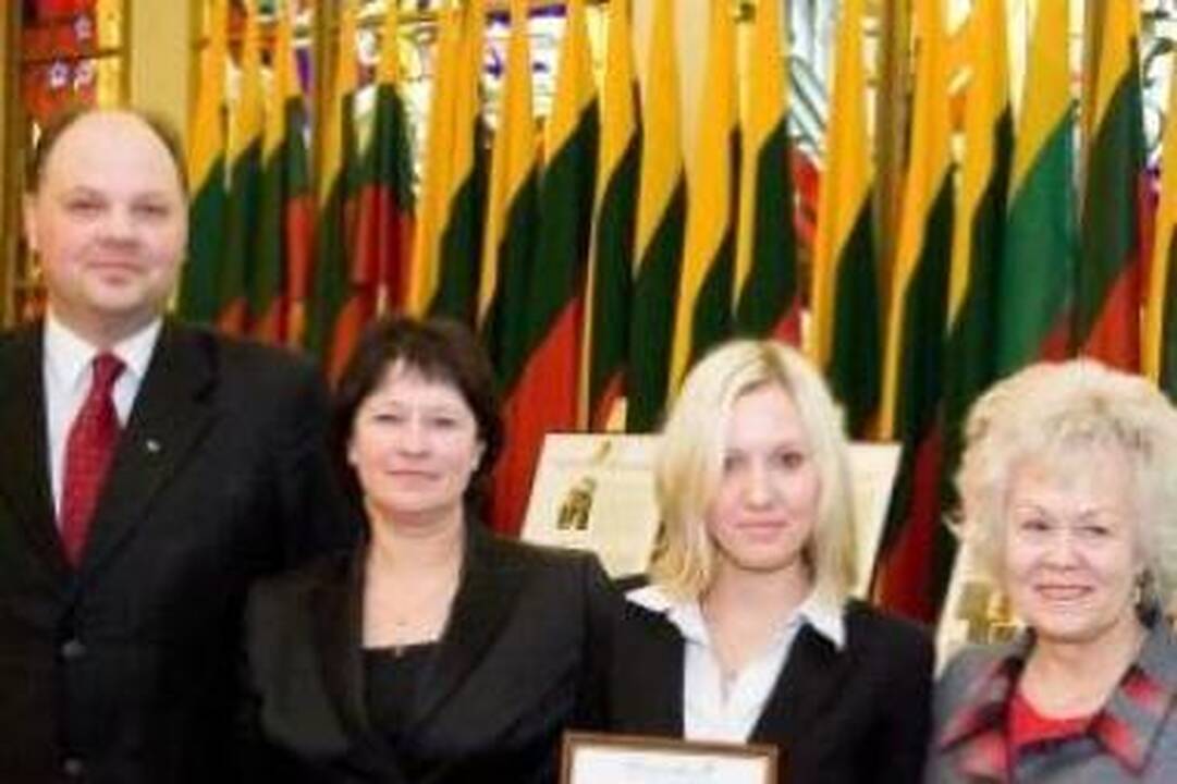 Apdovanoti geriausiai lietuvių kalbos žinovai