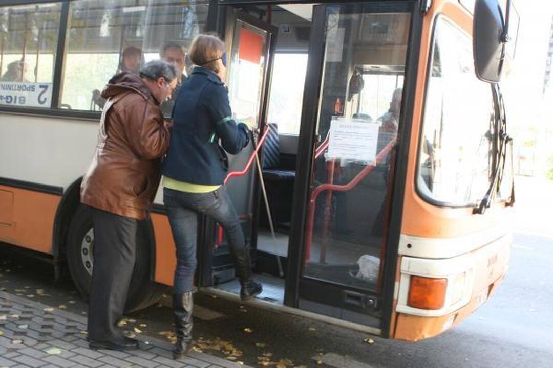 Akliesiems sunku keliauti po Klaipėdą autobusais