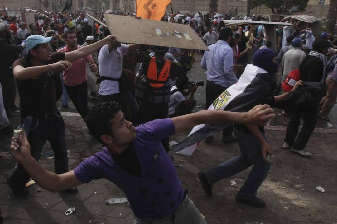 Egipto sostinėje protestuotojai susirėmė su kariškiais