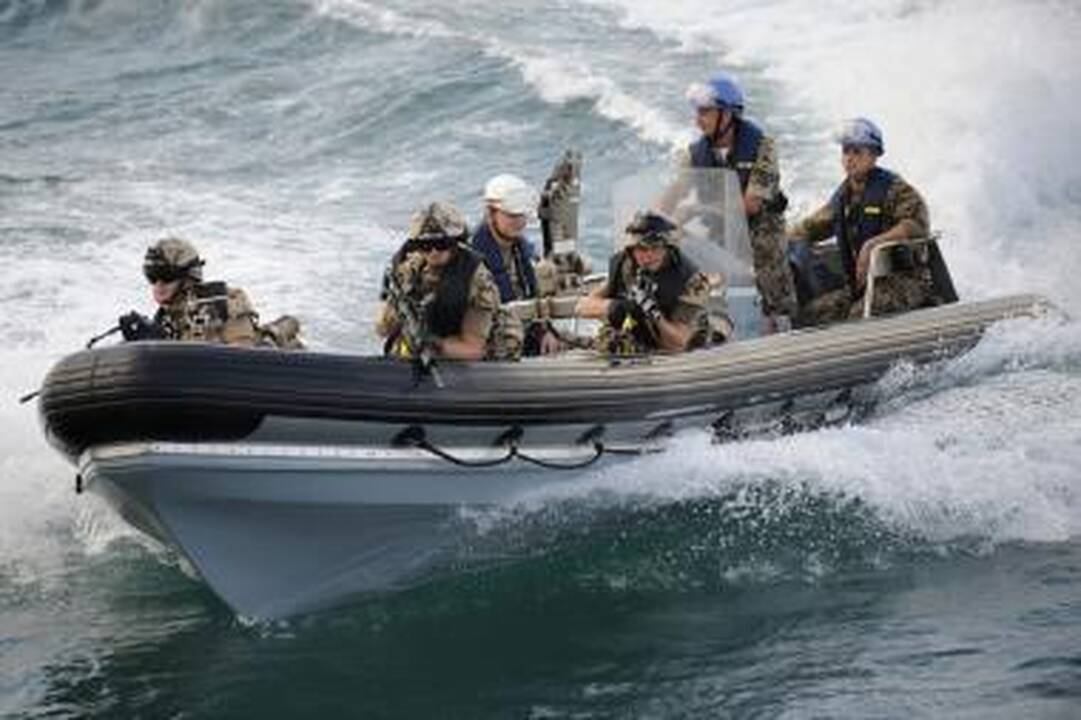 Sugavo 11 Somalio piratų