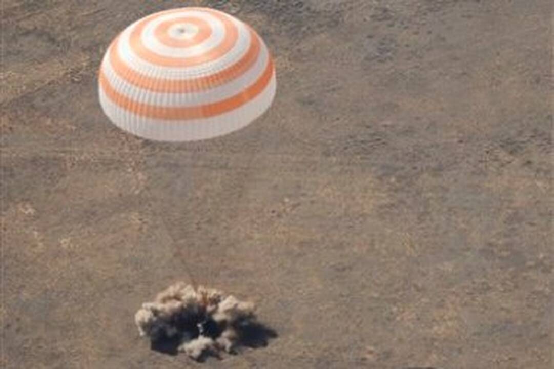 Kapsulė sėkmingai pargabeno 3 astronautus