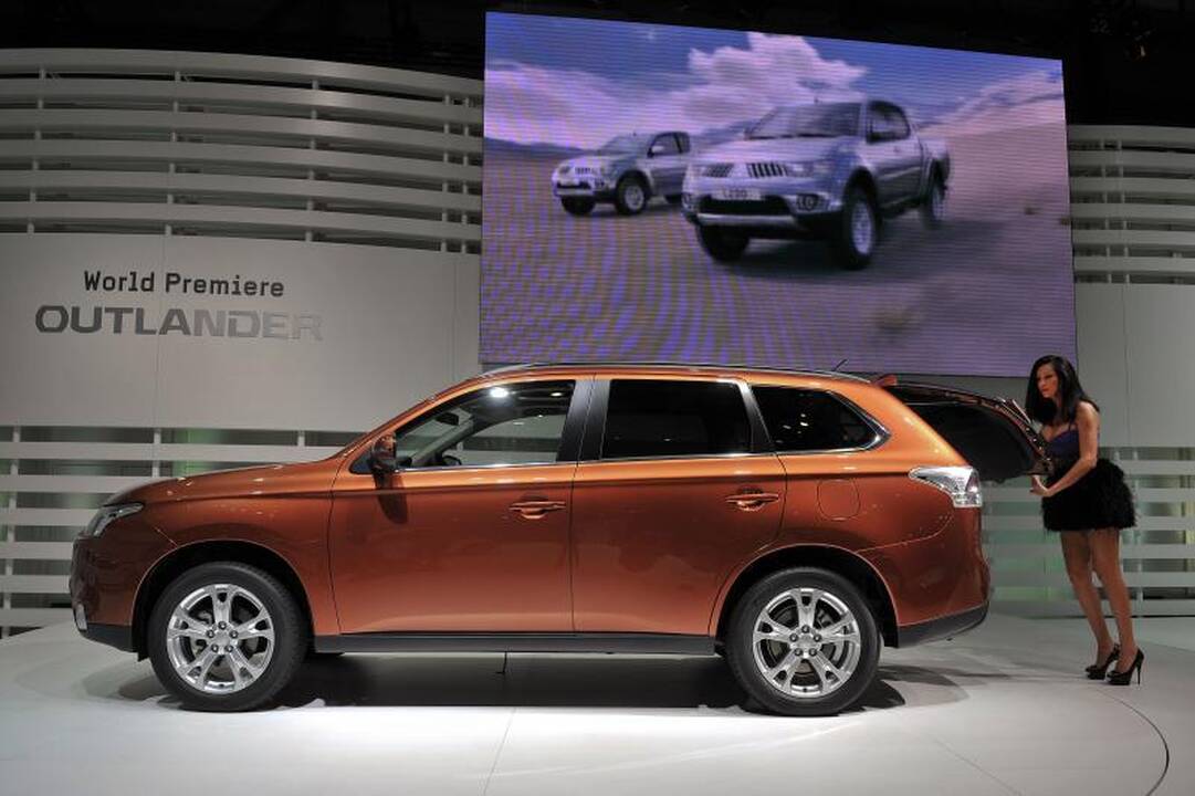 Hibridinis „Mitsubishi Outlander“ debiutuos rugsėjo pabaigoje