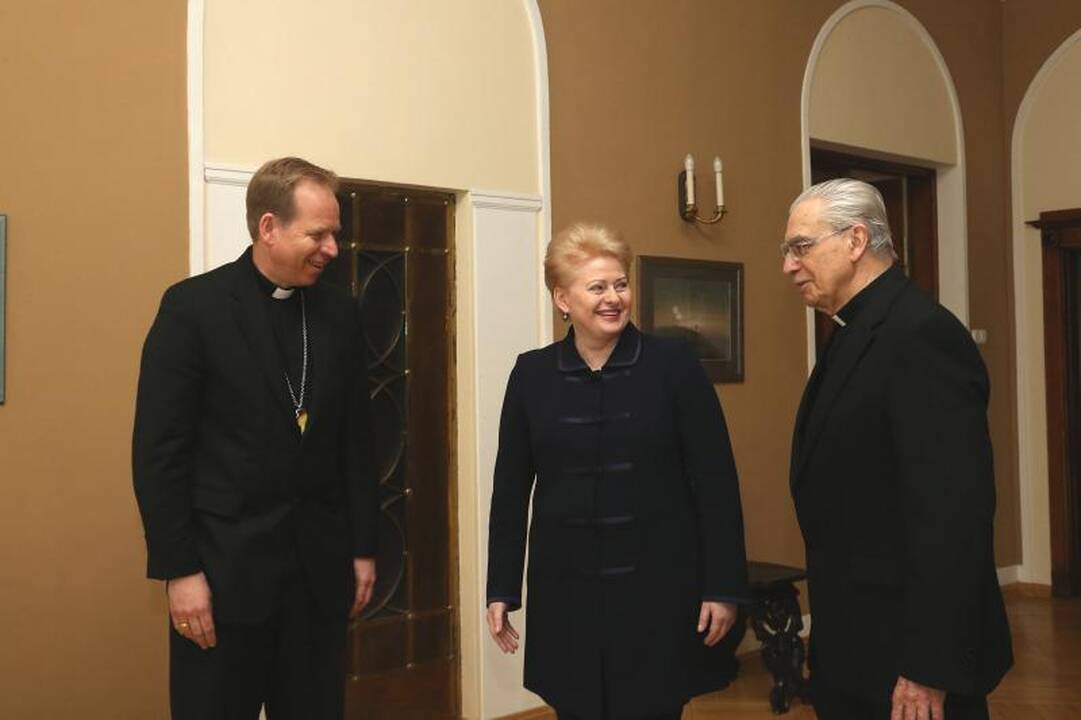 Vilniaus arkivyskupijoje prezidentė padėkojo A. J. Bačkiui už tarnystę