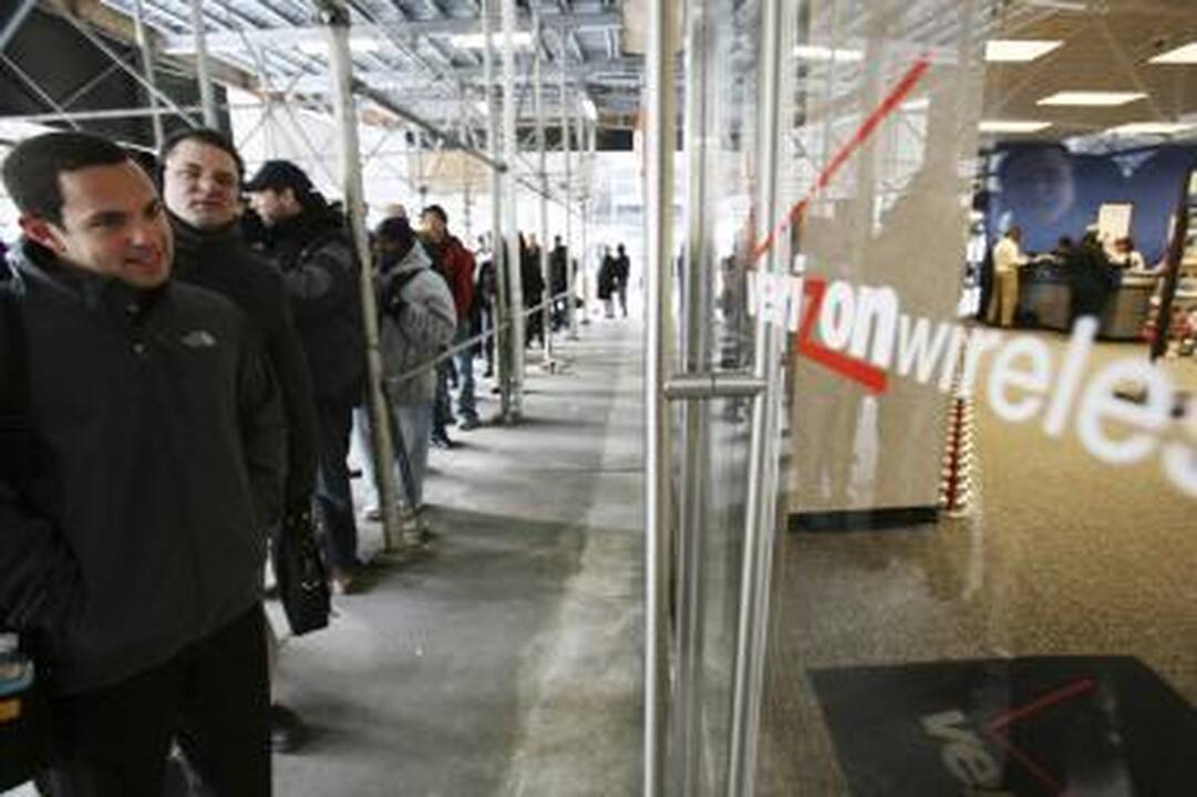 „BlackBerry Storm“ prekybos pradžia – su šurmuliu