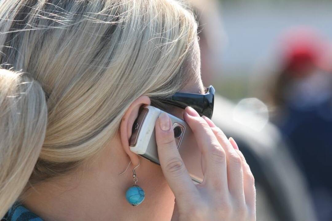 Telefonų baterijos ateityje galės pasikrauti mums kalbant
