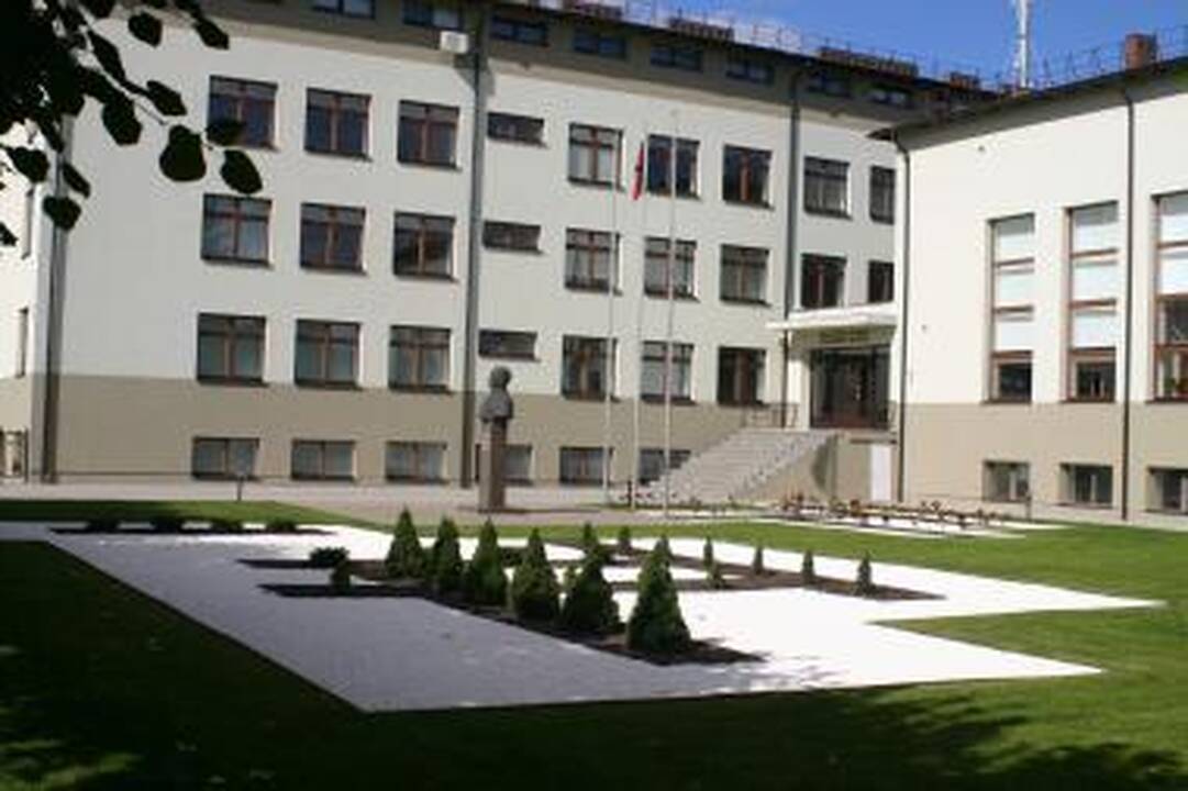 Gražiausiai aplinką Kaune tvarko puskarininkių mokykla