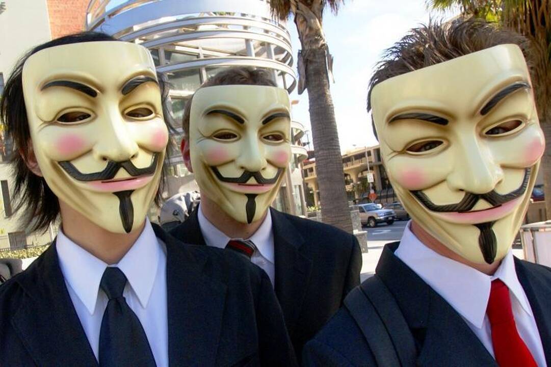 „Anonymous“ žada kitą mėnesį išjungti internetą