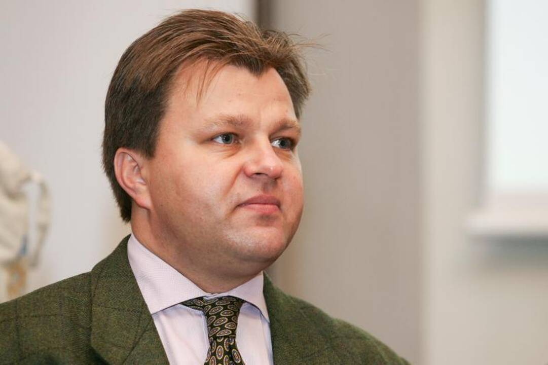 Apsižodžiavę M. Adomėnas ir K. Komskis nesusitaikė