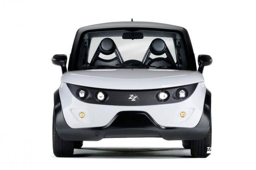 Į Lietuvą atriedėjo pirmasis tikras elektromobilis „Tazzari Zero“