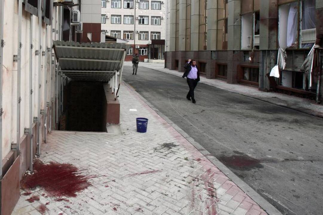Čečėnijoje susisprogdinus dviem mirtininkams, žuvo septyni žmonės