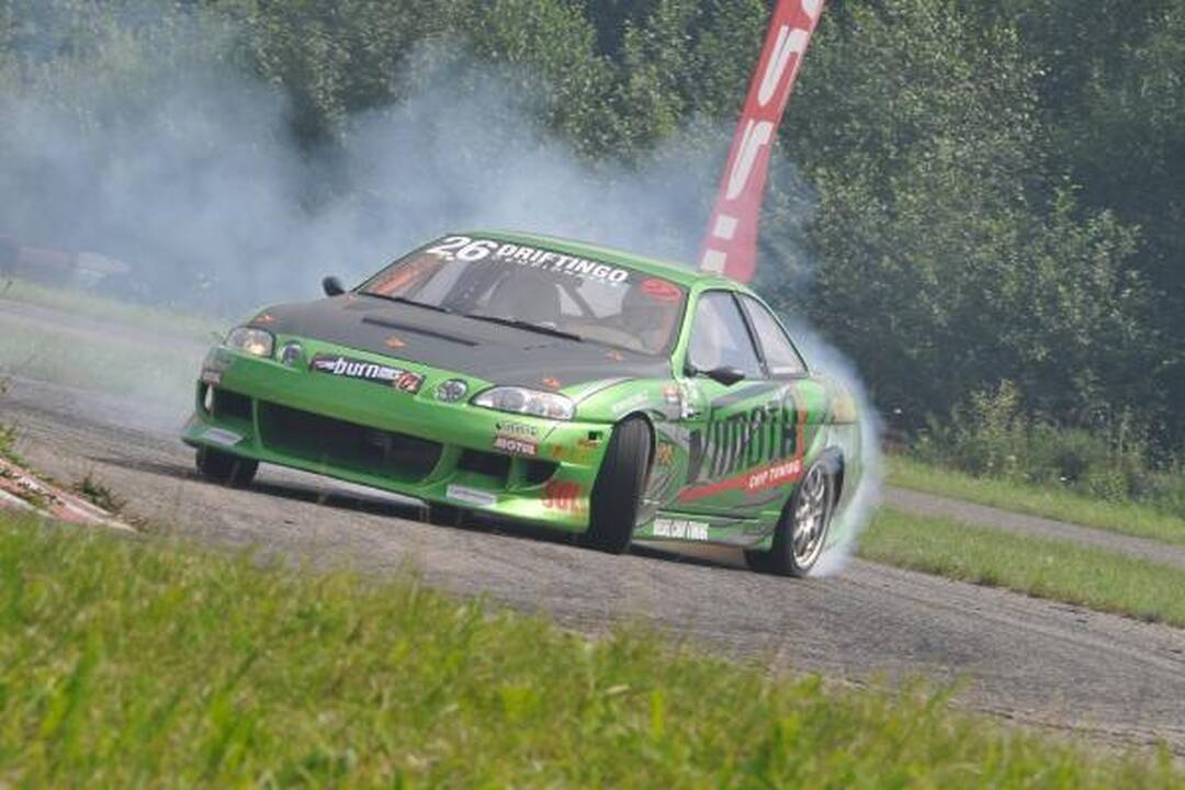 „Driftingo čempionatas“: savaitgalį Šiauliai skendo dūmuose