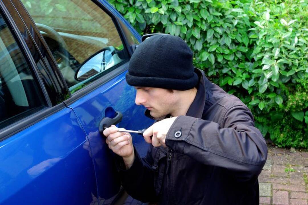 Klaipėdos rajone neblaivus vyras siaubė automobilius