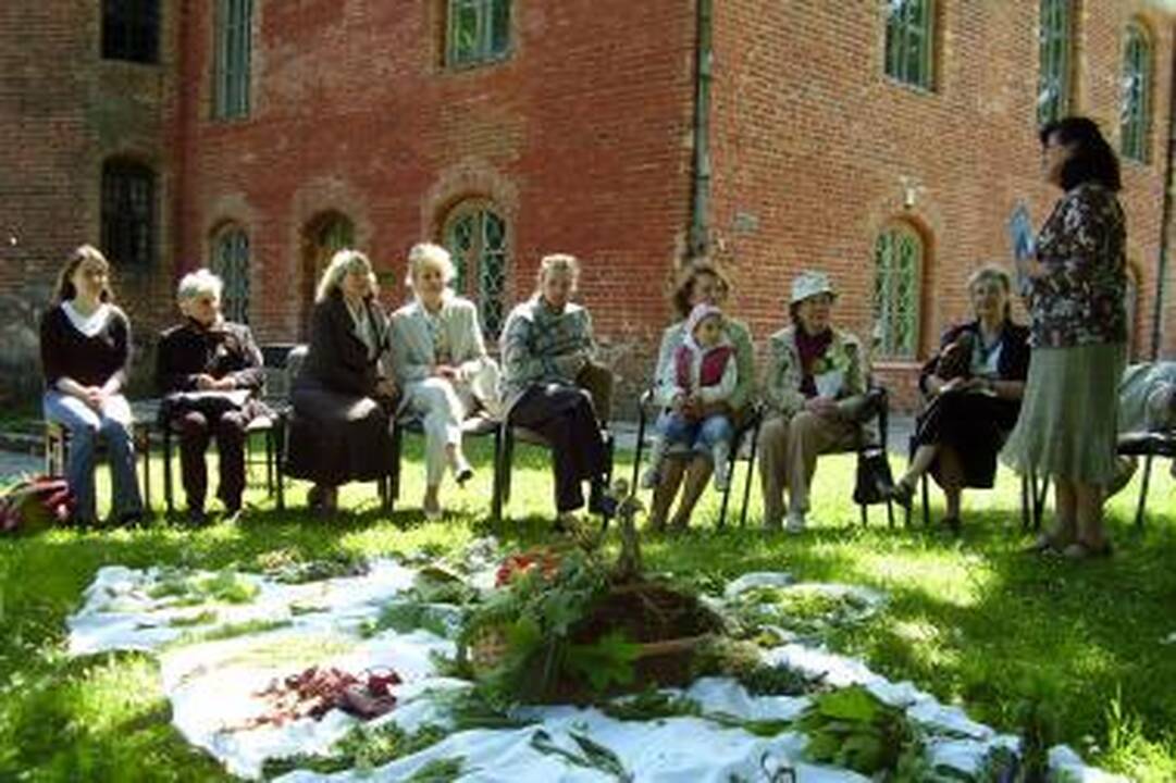 Žolininkės atskleidžia žolynų paslaptis