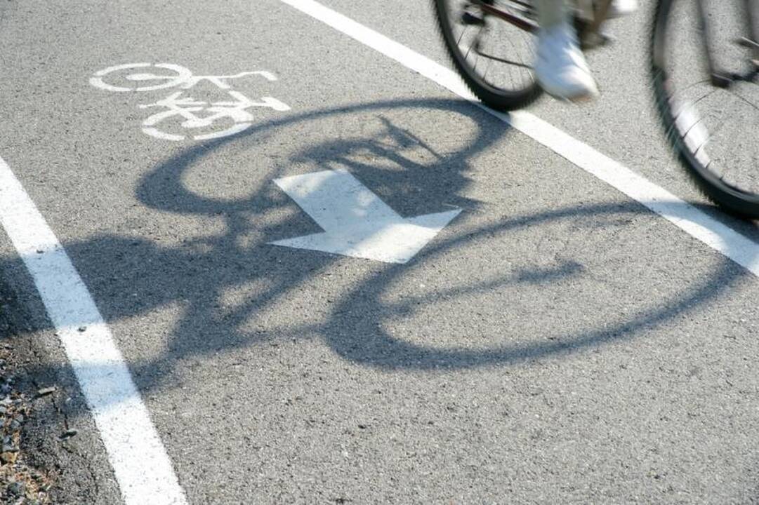 Teismas nesušvelnino bausmės dviratininką užmušusiam policininkui