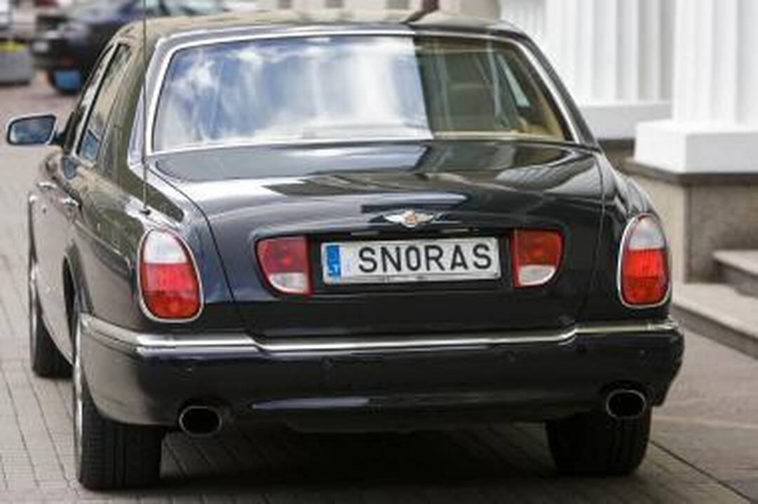 Sugedo „Snoro“ prezidento prabangusis „Bentley“ (papildyta)