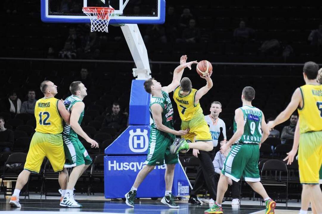 Kauno „Žalgiris“ sutriuškino Vilniaus „Sakalus“