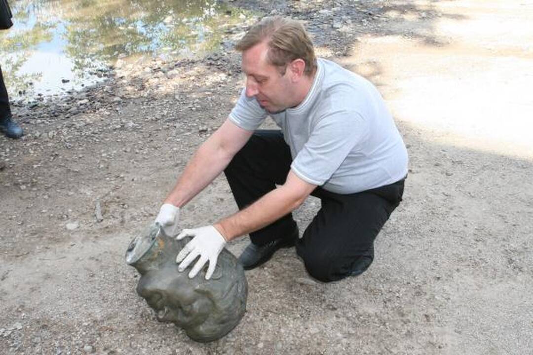 Bronzinės galvos nuo antkapių Klaipėdoje užminė mįslę
