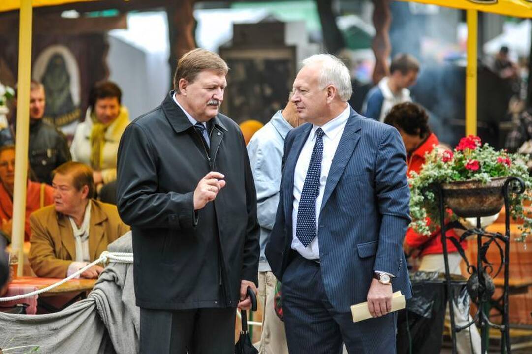 Rudens mugėje – dobilų alus, daržovių kilimai ir šakočio dalybos