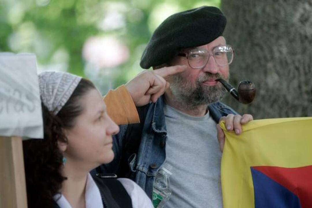 Tibeto skvero atidaryme - vos keli parlamentarai