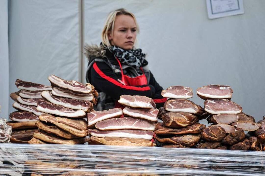 Rudens mugėje – dobilų alus, daržovių kilimai ir šakočio dalybos