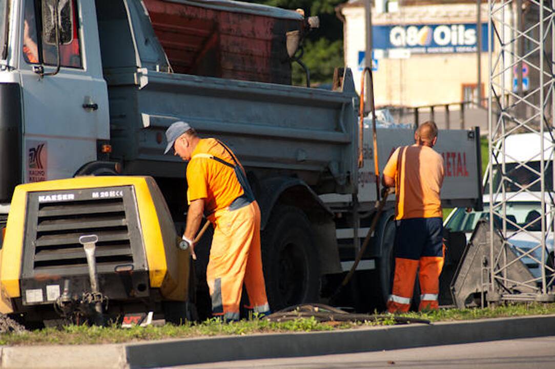 Užstrigę spūstyje kauniečiai keiksnojo kelininkus