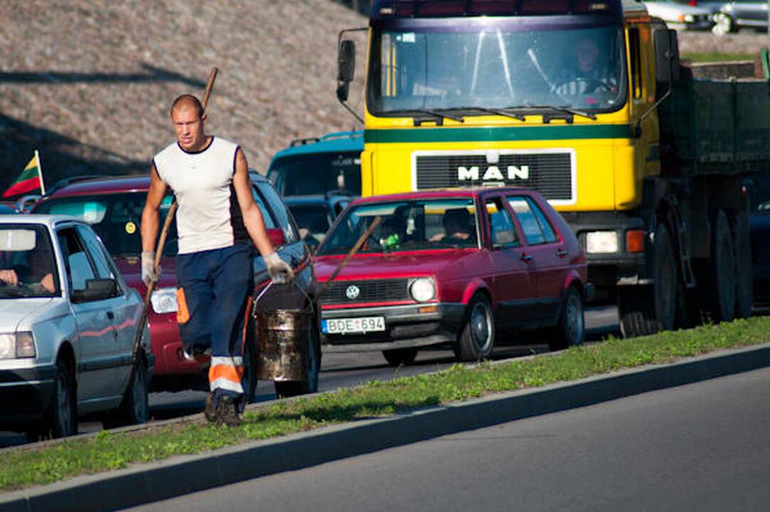 Užstrigę spūstyje kauniečiai keiksnojo kelininkus
