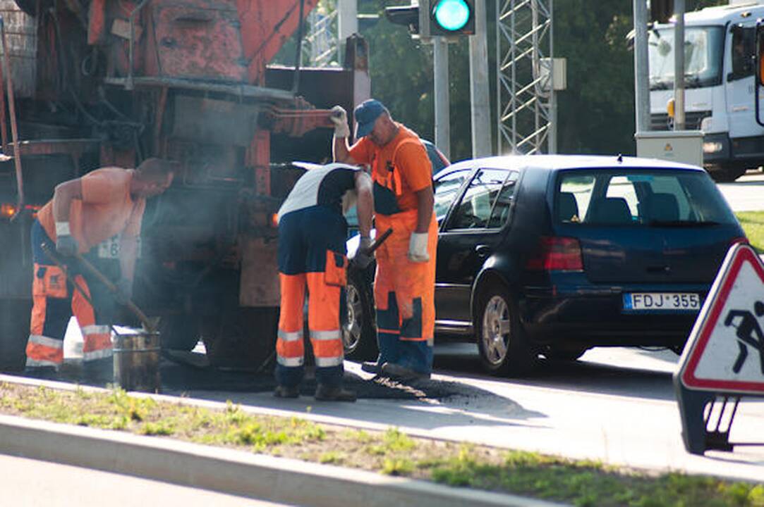 Užstrigę spūstyje kauniečiai keiksnojo kelininkus