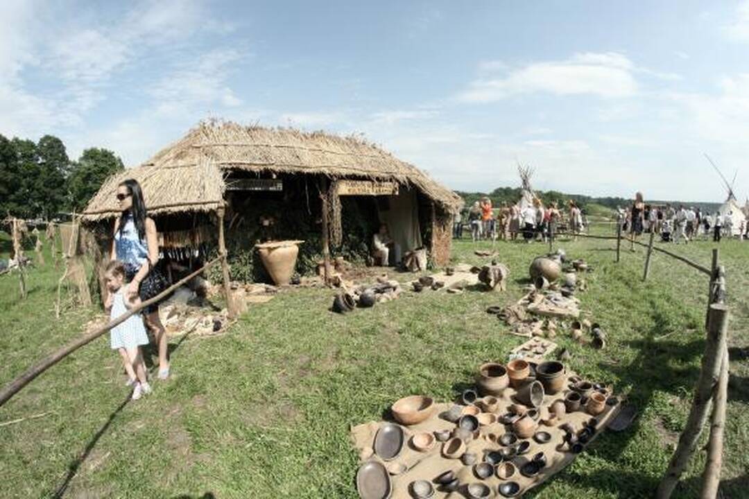 Kernavėje šurmuliuoja Gyvosios archeologijos dienos